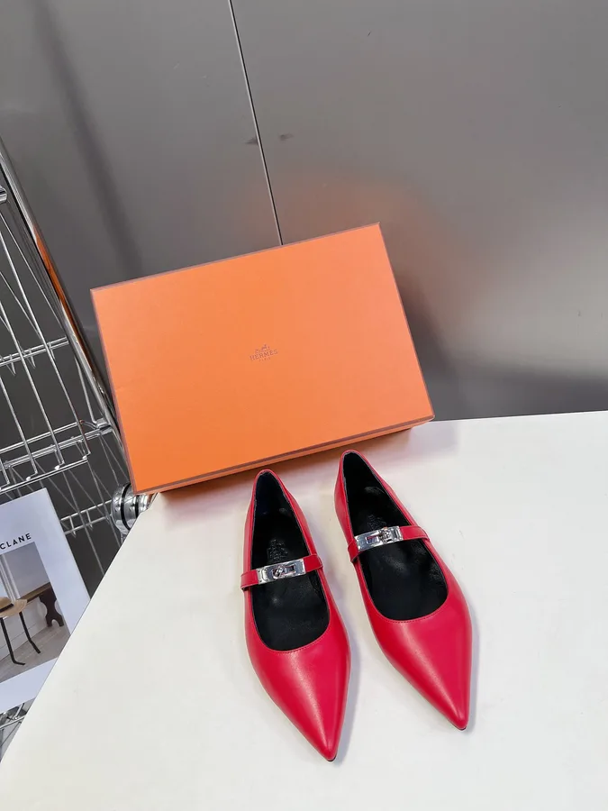 Hermes Women Red Leather Pointed Toe Flats