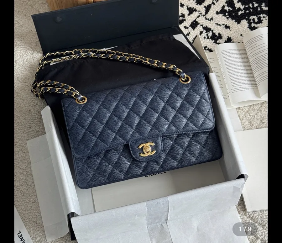 Chanel classic flap navy blue
