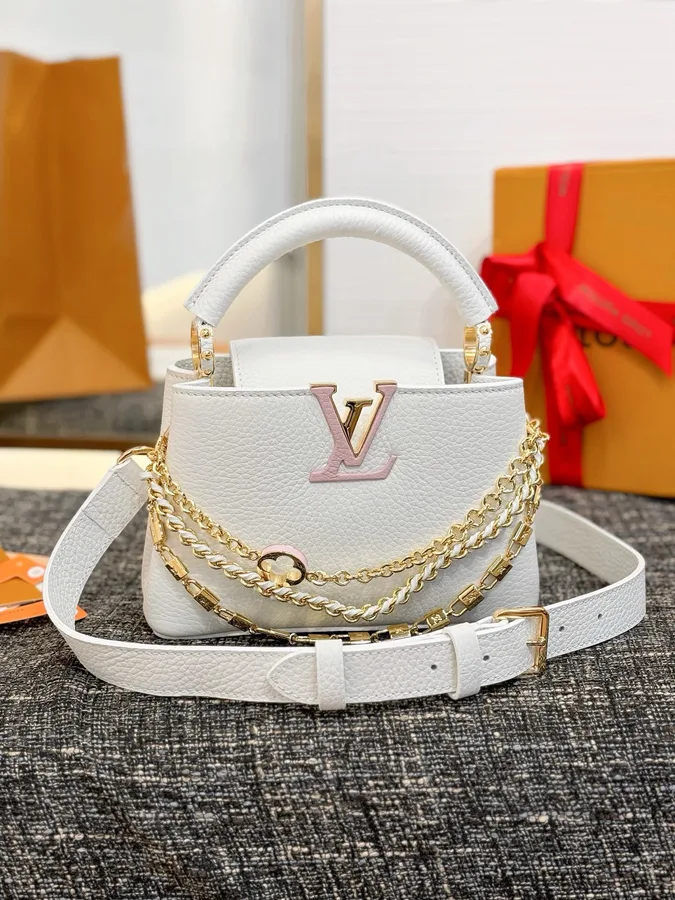 Louis Vuitton Capucines bag in white Taurillon leather