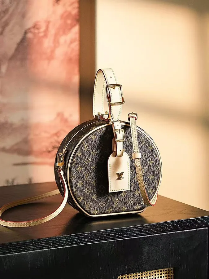 Louis Vuitton Petite Boite Chapeau handbag in Monogram canvas