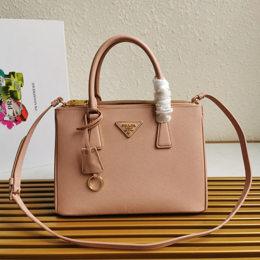 Medium Galleria 28 Beige Saffiano Leather