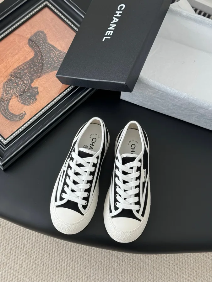 Chanel Women Black Canvas Casual Sneakers