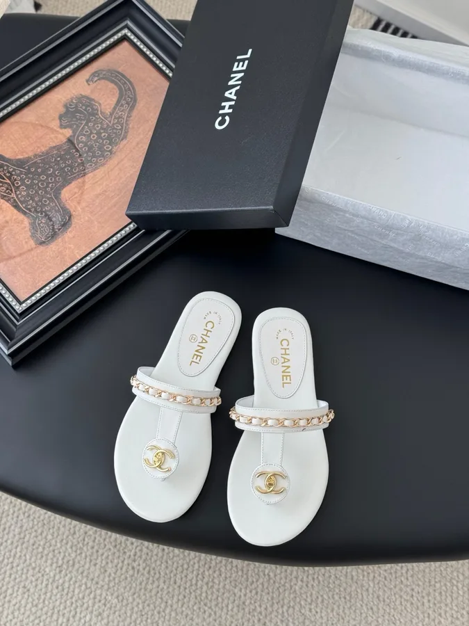 Chanel Women White Leather Slides With Chain Detail