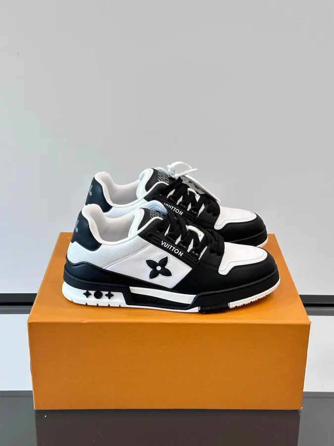 LV Men Black White Leather Sneakers