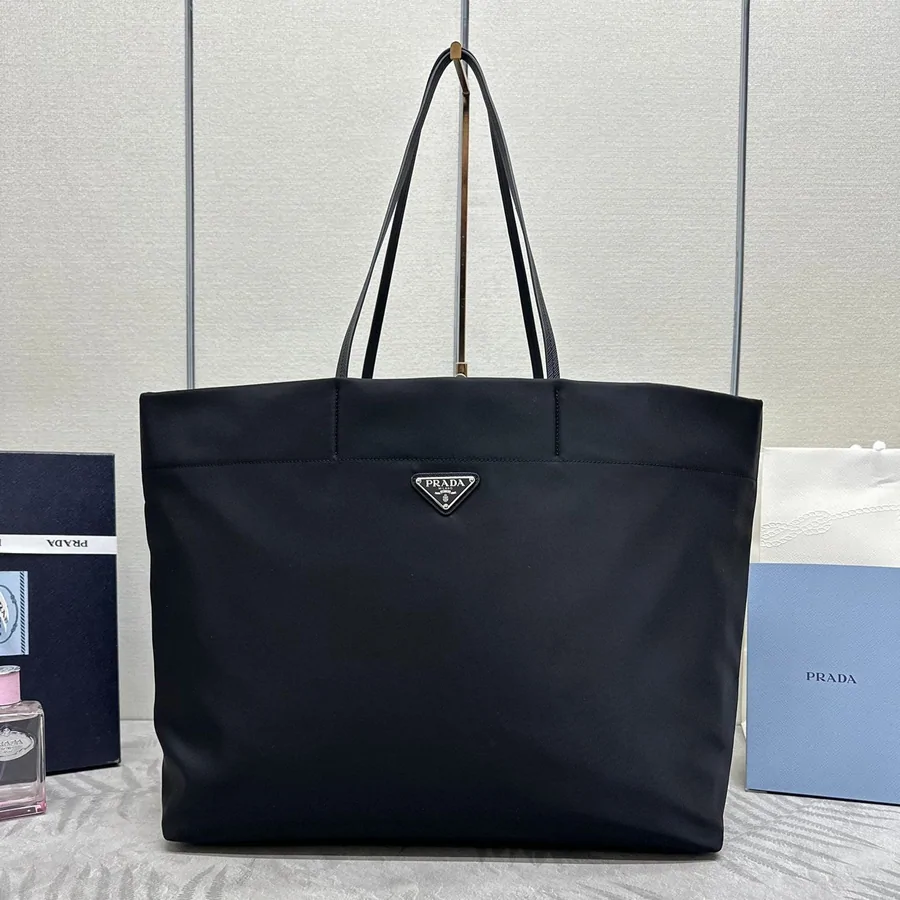 Medium Shopping Bag 40 in Black Re-nylon Fabric