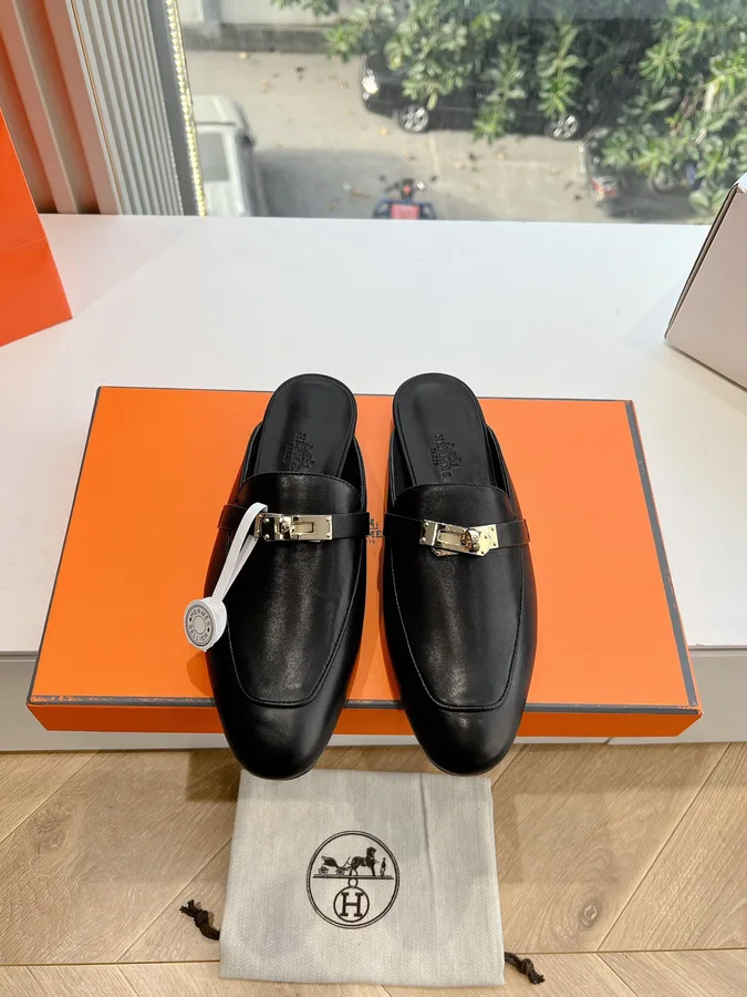 Hermes Women Black Leather Mules