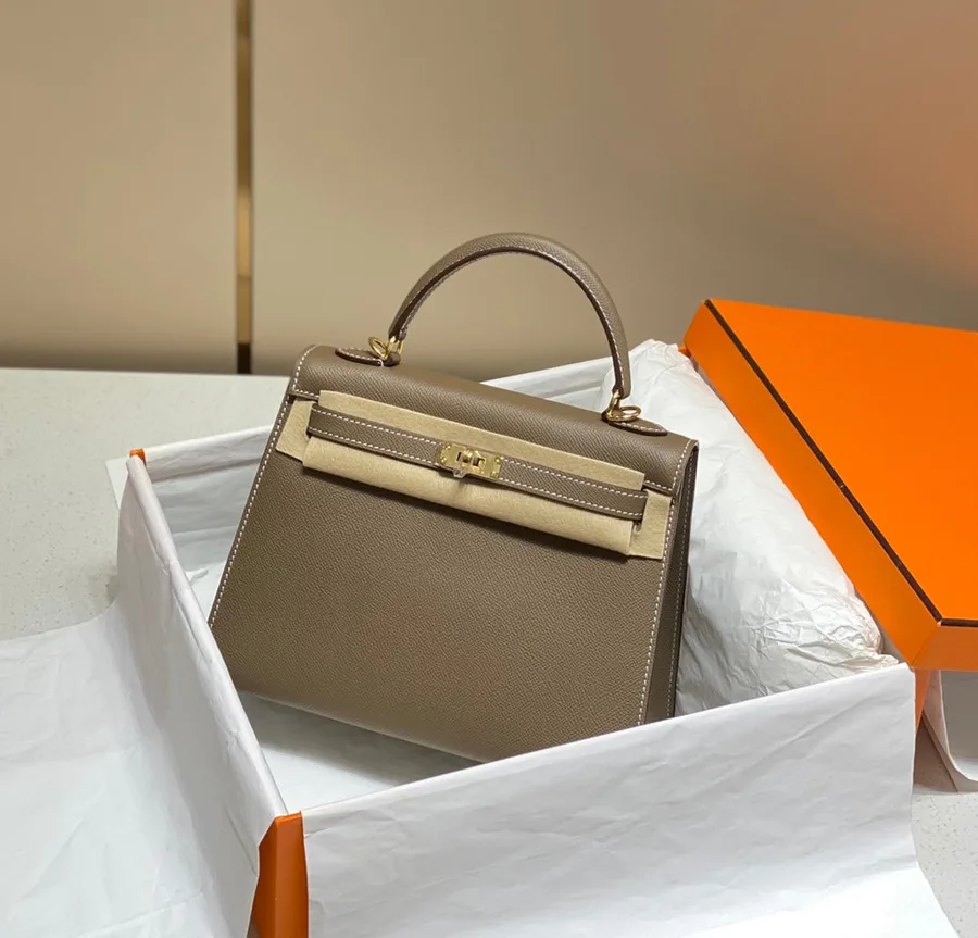 HN 25 bag in Etoupe Epsom leather with gold hardware