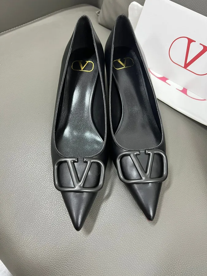 Valentino Women Black Leather Pointed Pumps