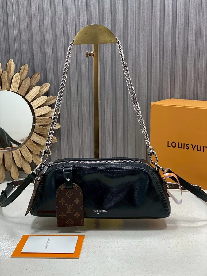 Louis Vuitton Pochette Vibe in black