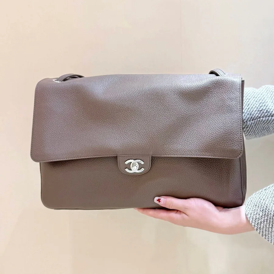 Chanel Maxi Flap bag in Taupe Grained Calfskin SS26 Collection