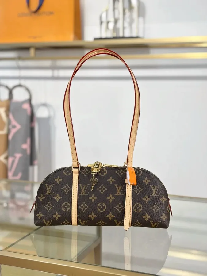 Louis Vuitton Squire East West bag Monogram