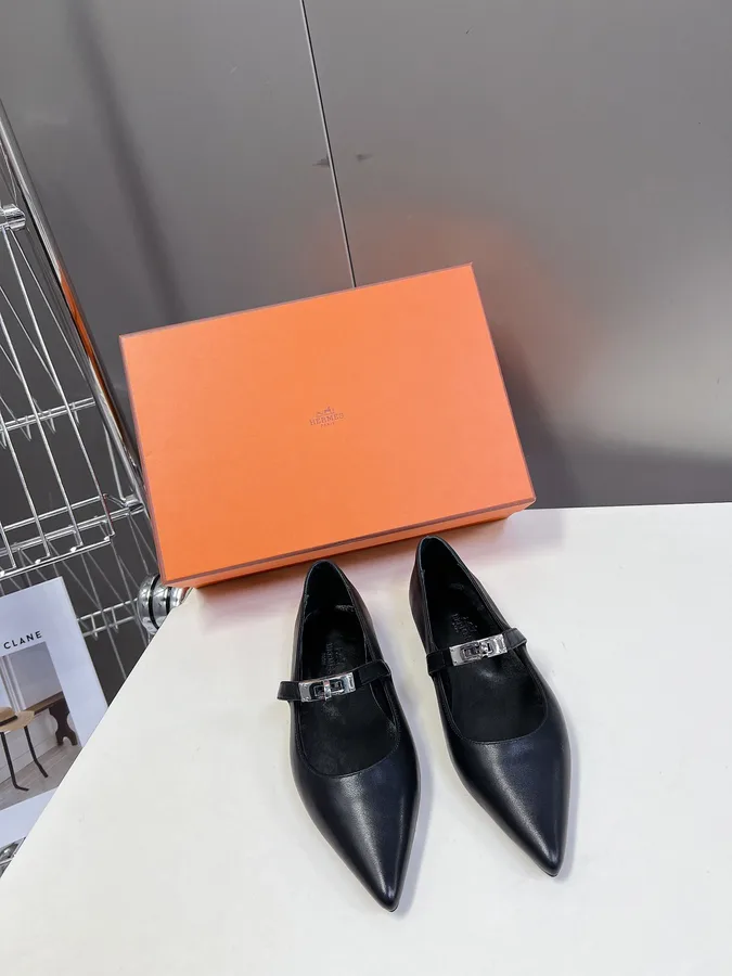 Hermes Women Black Leather Pointed Toe Flats