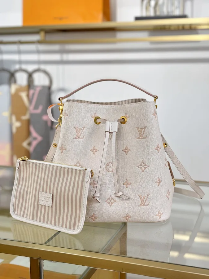 Louis Vuitton NéoNoé MM bucket bag
