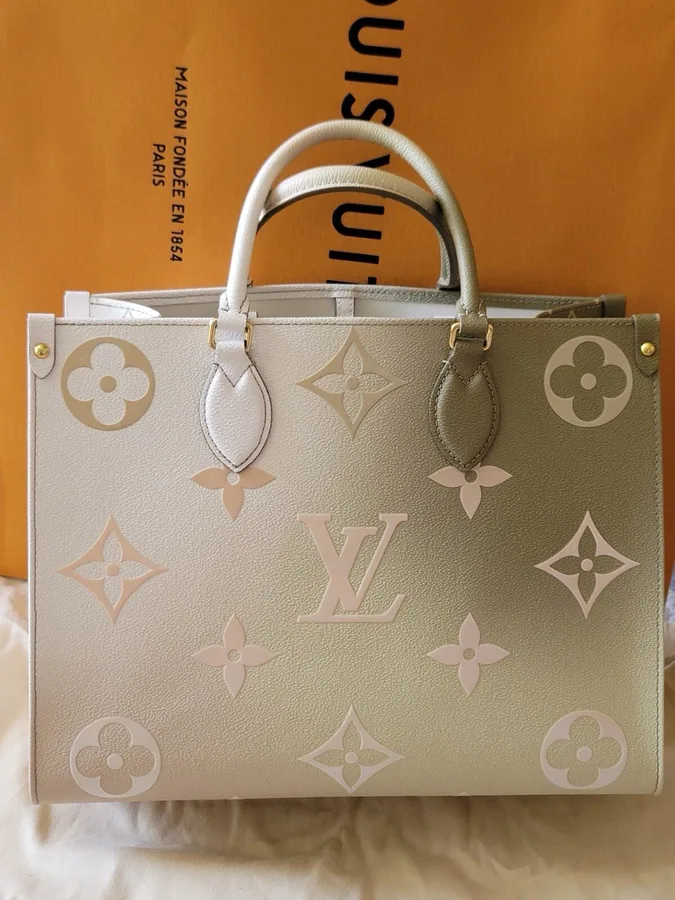 Louis Vuitton OnTheGo MM tote bag from the “Spring in the City” collection
