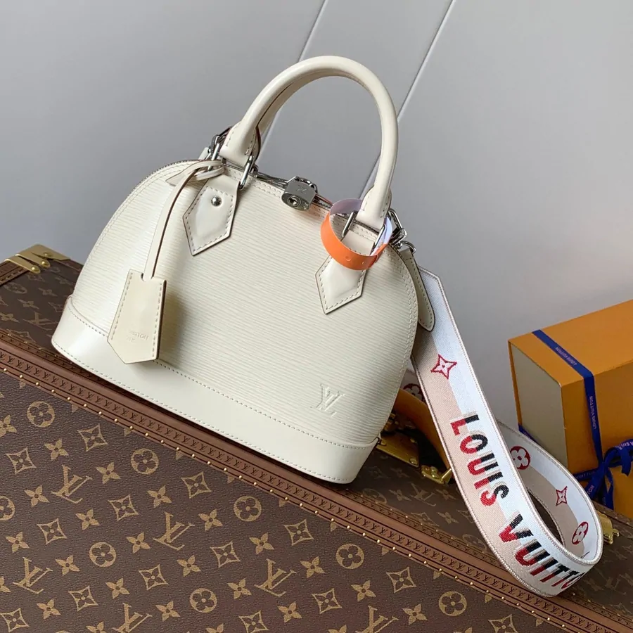 Alma BB Bag 23 in Beige Grain Cowhide