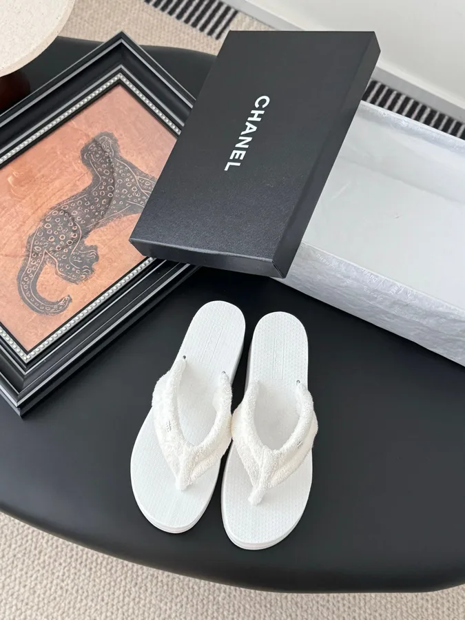 Chanel Women White Fabric Strap Flip Flops