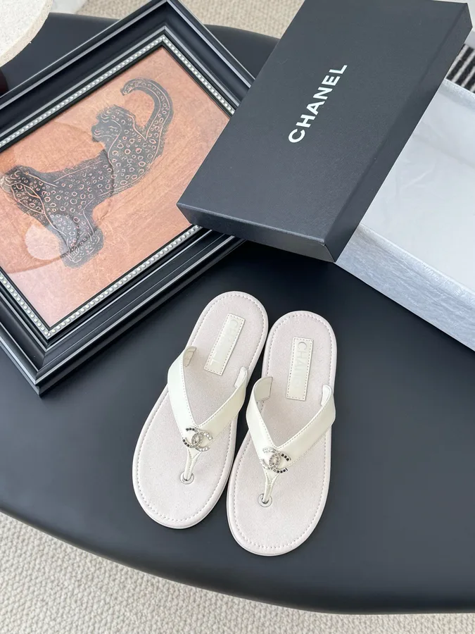 Chanel Women White Leather Thong Sandals
