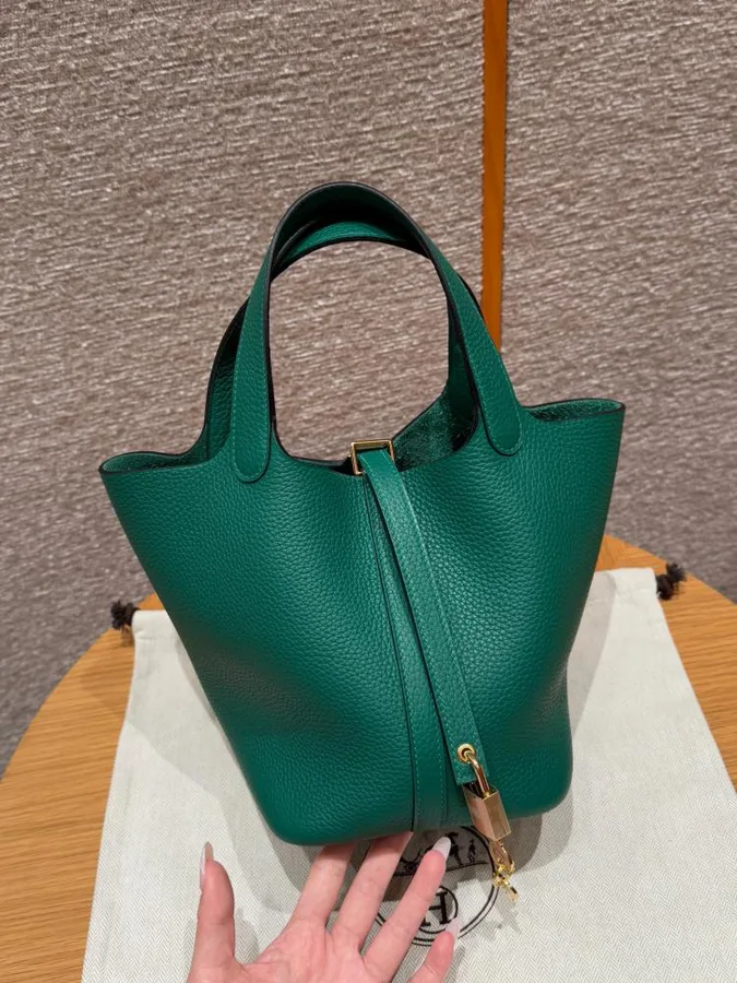 HN Togo leather green with gold hardware 18cm