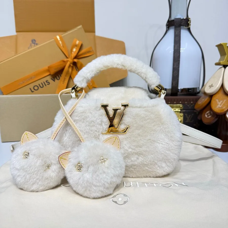Louis Vuitton Capusnow Capucines handbag