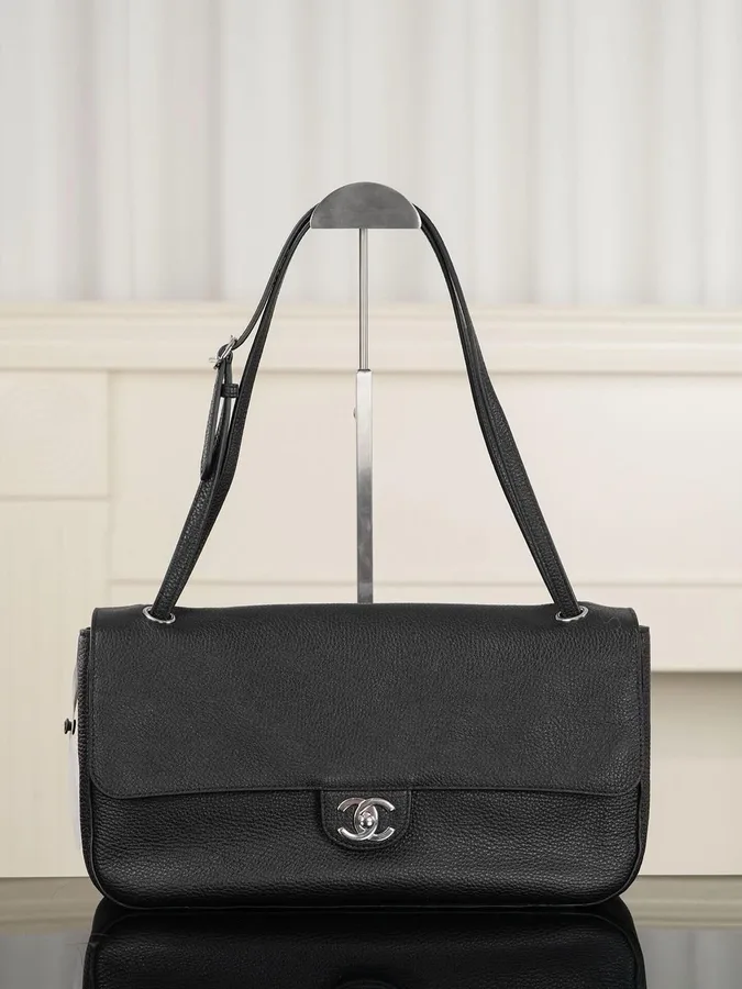 Chanel Maxi Flap 32 Black Sliver Hradware