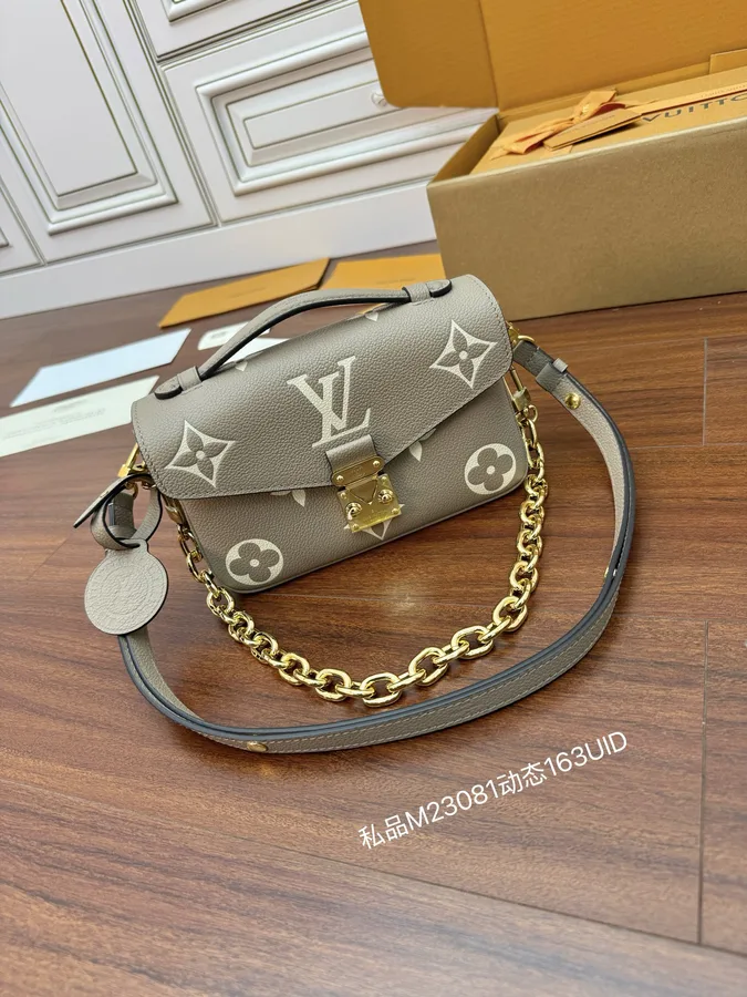 Louis Vuitton Pochette Métis East West Tourterelle Bag