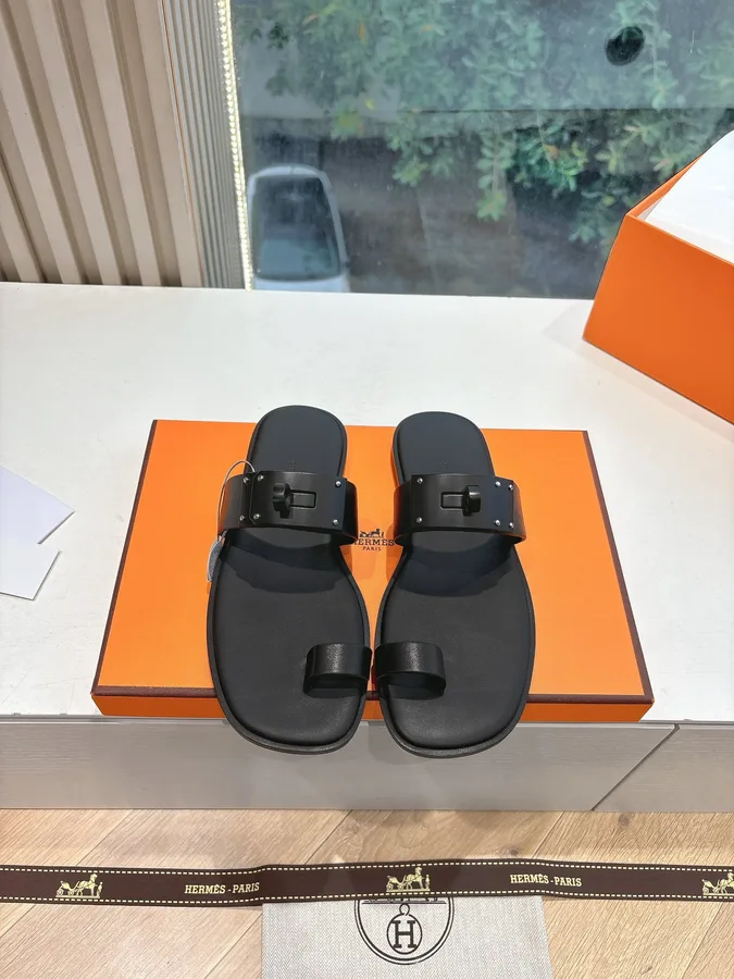 Hermes Women Black Leather Toe Loop Mules
