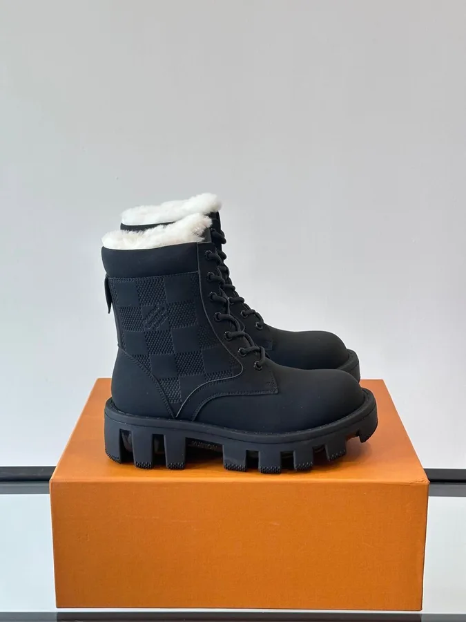 LV Men Black Leather Fur Lined Boots