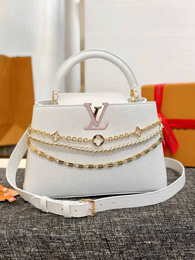 Louis Vuitton Capucines BB handbag in white Taurillon leather