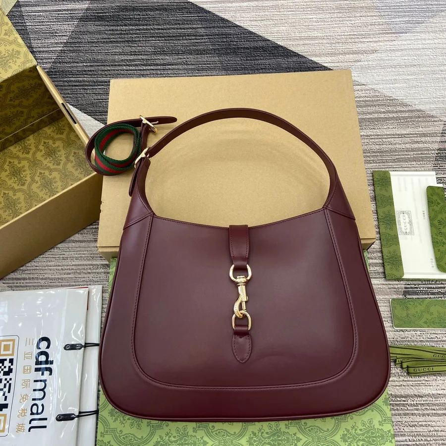 Jackie Medium Shoulder Bag 35 in Wine Red Calfskin Gold Hardware