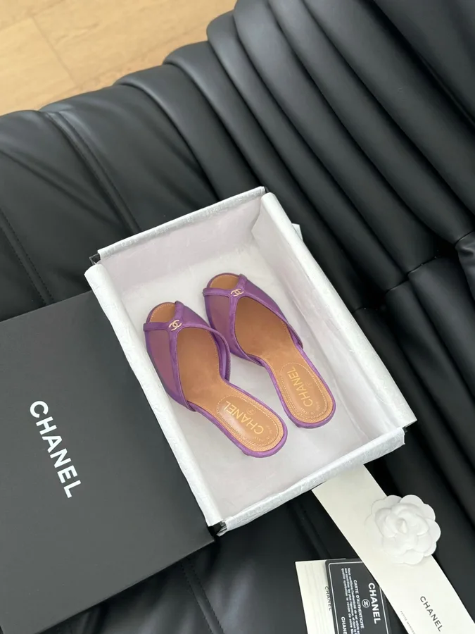 Chanel Women Purple Fabric Mules