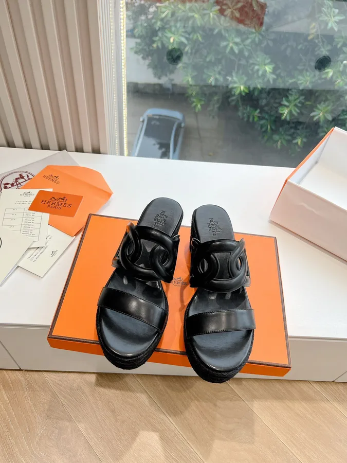 Hermes Women Black Leather Slip-On Sandals