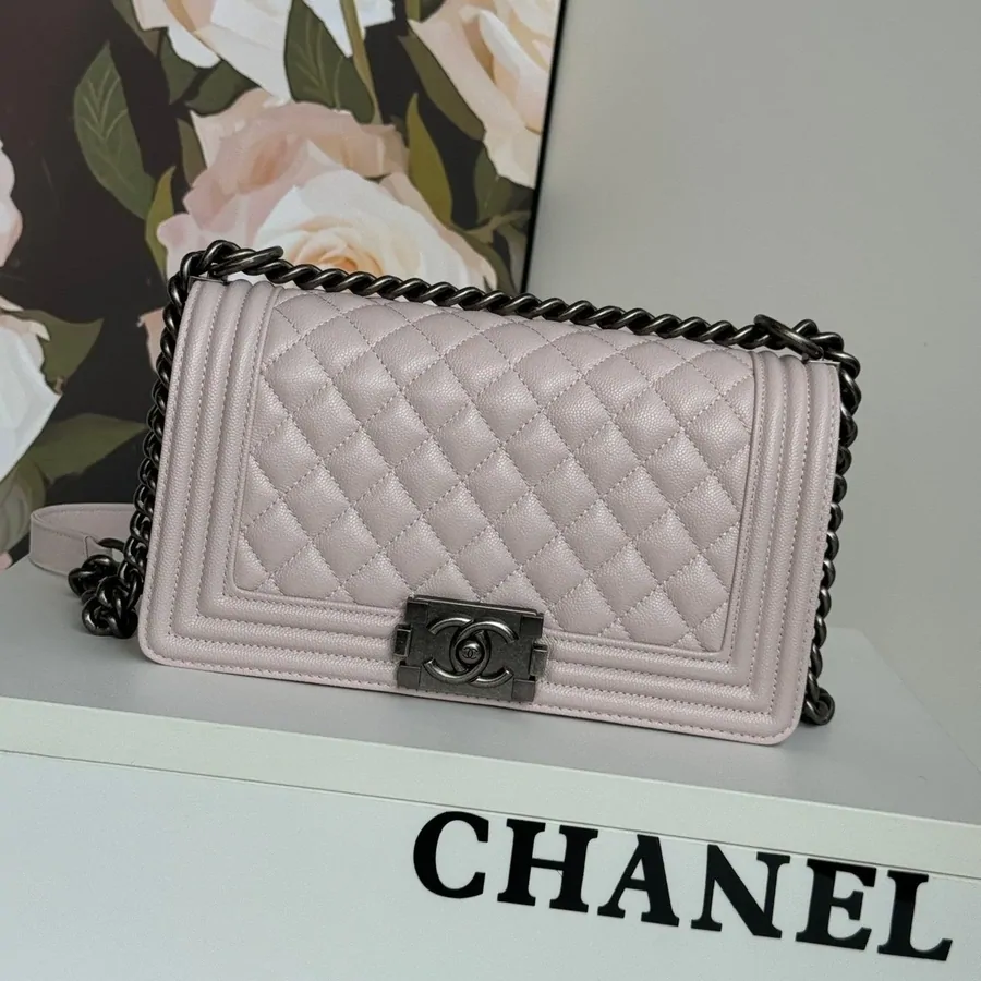 Chanel Boy Bag Medium 25 in Pink Calfskin