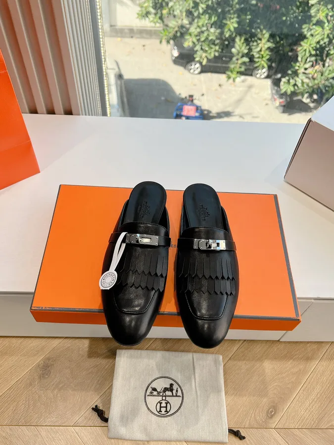 Hermes Women Black Leather Mules