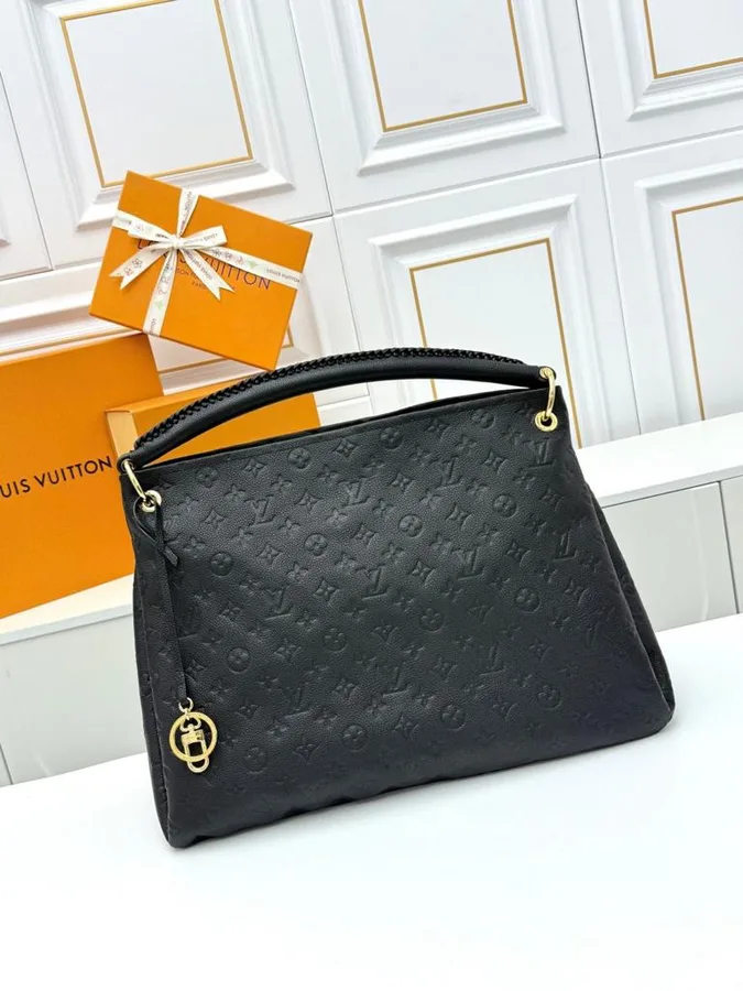 Louis vuitton artsy mm black bag