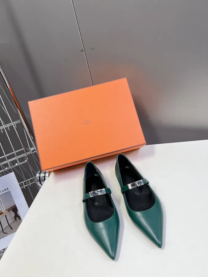Hermes Women Green Leather Pointed Flats