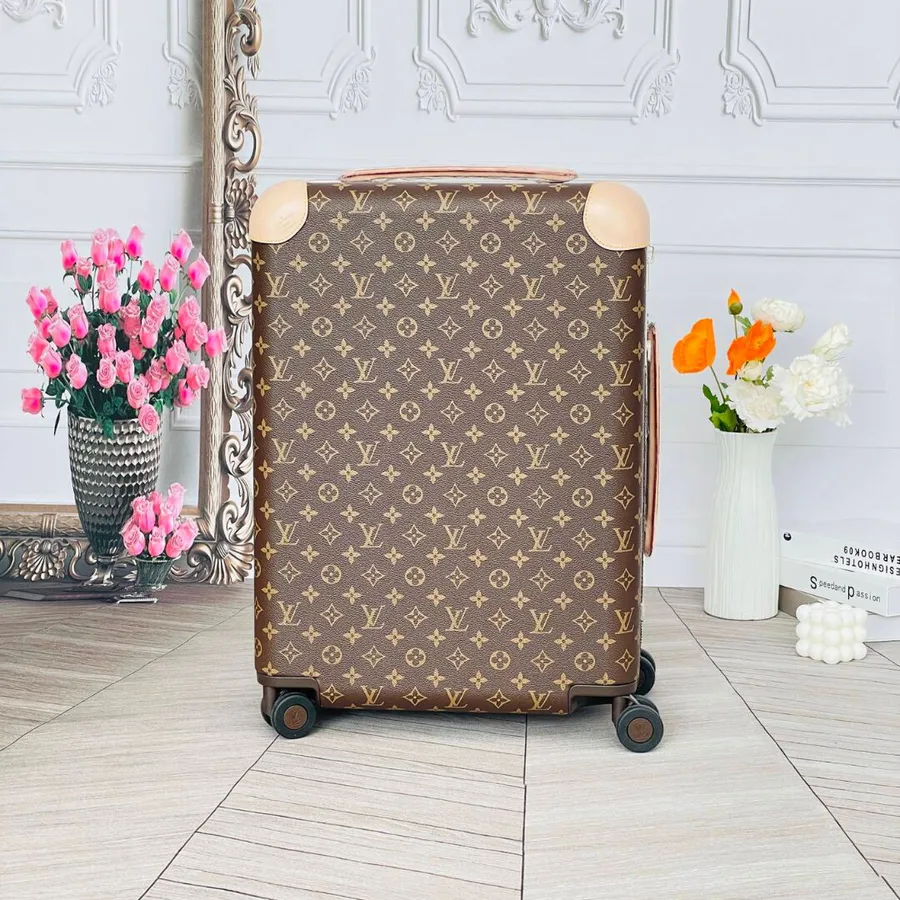 Louis Vuitton Horizon 55 rolling suitcase in Monogram Canvas