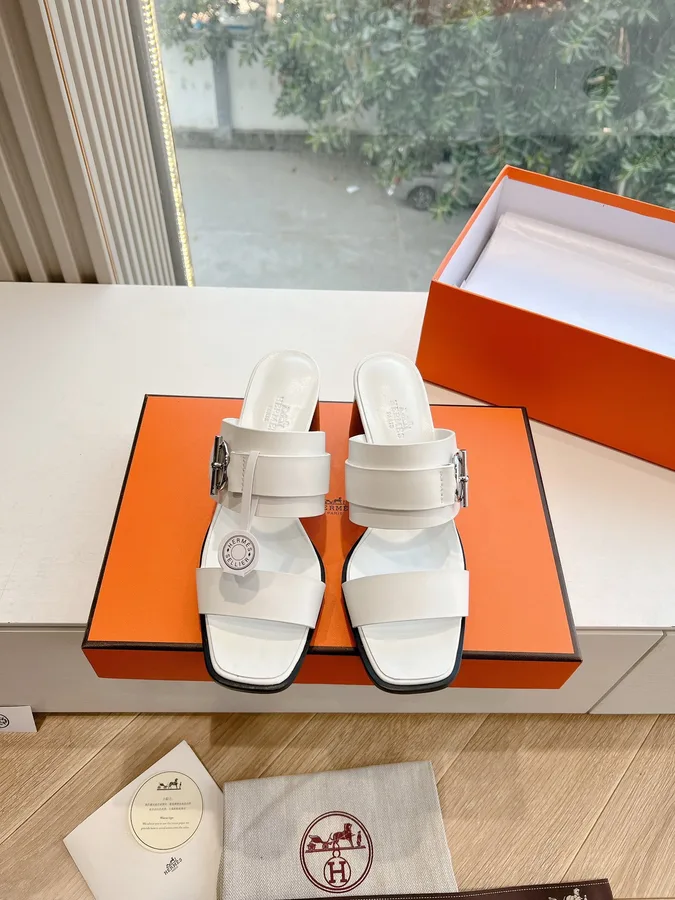 Hermes Women White Leather Buckle Sandals