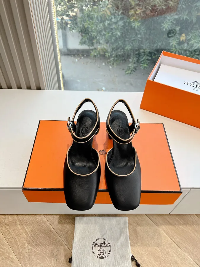 Hermes Women Black Leather Trimmed Heels