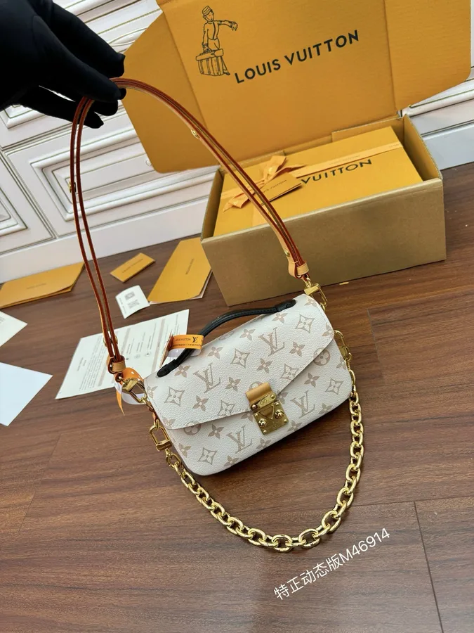 Louis Vuitton Pochette Métis East West