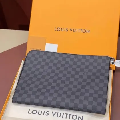 Louis Vuitton Handbag Men’s Black With Wallet 25cm — Louis Vuitton Handbags sample
