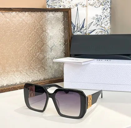 Miss Dior sunglasses woman — Miu Miu Handbags sample