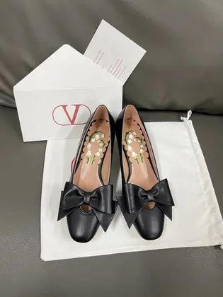 Valentino Women Black Leather Bow Detail Flats — Valentino Handbags sample
