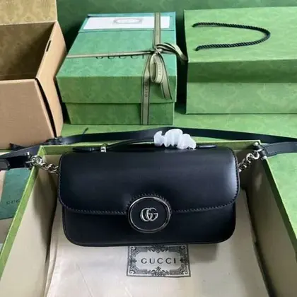 Gucci Petite Women’s Handbag in Black 21x10x5cm — Gucci Handbags sample