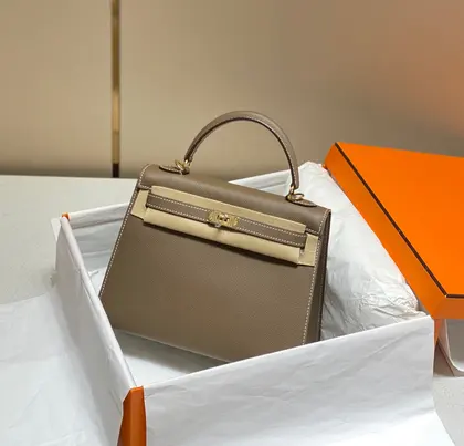 HN 25 bag in Etoupe Epsom leather with gold hardware — Hermès Handbags sample