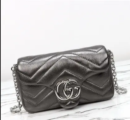 Gucci GG Marmont Mini metallic leather shoulder bag. — Gucci Handbags sample