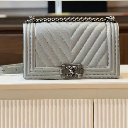 Chanel Boy Medium Handbags Grey Leather With Silver Lock 25cm — Chanel Handbags sample