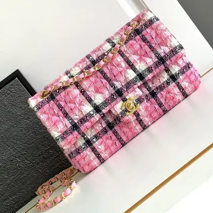 CC Medium 25 Classic Bag in Light Pink Mix Black Wool Tweed — Chanel Handbags sample