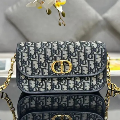 Dior 30 Montaigne Avenue Monogram Super Bag 22.5x12cm — Dior Handbags sample
