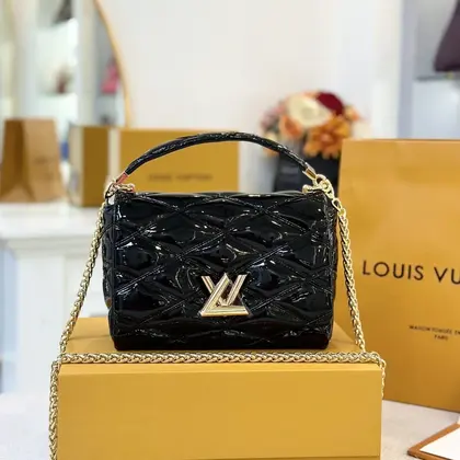 Louis Vuitton LV Twist Women’s Handbag Glossy Black Like Auth 23cm — Louis Vuitton Handbags sample