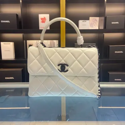 Chanel Trendy White Smooth Leather With Lock Black Handbags 25cm — Chanel Handbags sample
